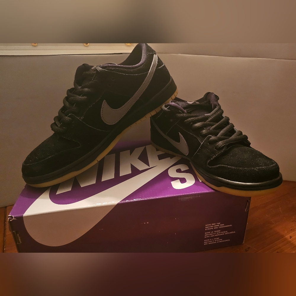 NIKE